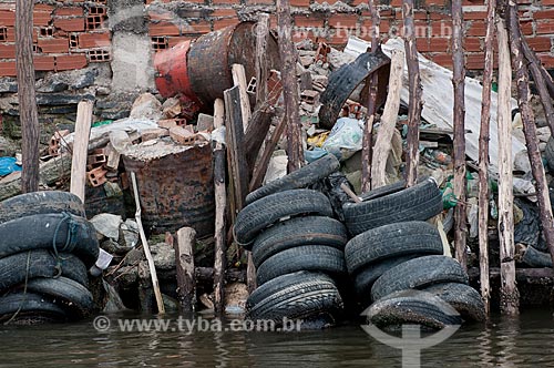  Assunto: Poluição às margens do Rio Capibaribe  / Local:  Ilha de Deus - Recife - Pernambuco  / Data: 14/10/2010 