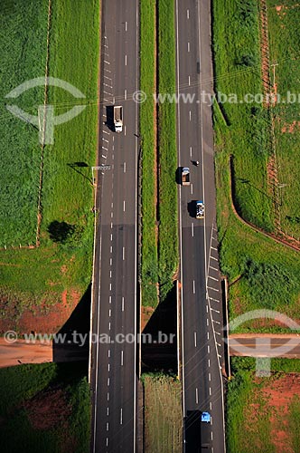  Assunto: Vista aérea da Rodovia SP-300 (Rodovia Marechal Rondon) na cidade de Lins  / Local:  Lins - São Paulo - SP  / Data: 02/2009 