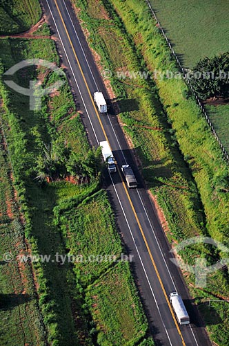  Assunto: Vista aérea da Rodovia BR-153 (Rodovia Transbrasiliana) na região de Lins  / Local:  Lins - São Paulo - SP / Data: 02/2009 