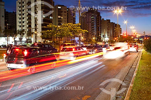  Assunto: Tráfego na Avenida Beira Mar Norte ao anoitecer / Local: Florianópolis - Santa Catarina (SC) - Brasil / Data: 30/10/2010 