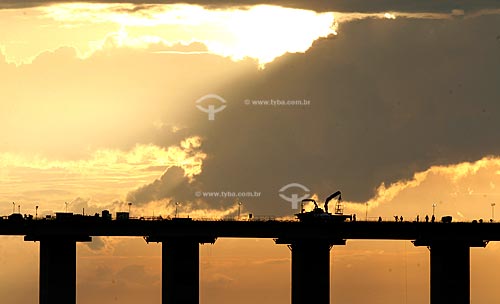  Assunto: Vista da Ponte Rio Negro ao pôr do sol  / Local:   Manaus - Amazonas - AM  / Data: 02/2010 