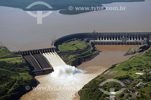  Assunto: Vista aérea da Usina Hidrelétrica de Itaipu  / Local:  Foz do Iguaçu - Paraná - PR  / Data: 11/2009 