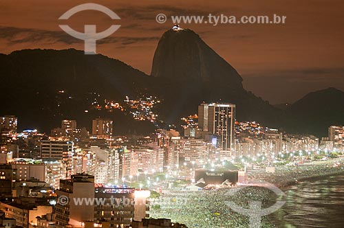  Assunto: Praia de Copacabana vista do Pavão-Pavãozinho, durante o reveillon  / Local:  Copacabana - Rio de Janeiro - RJ  / Data: 01/01/2011 