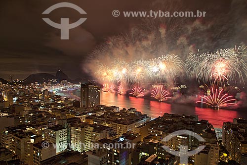  Queima de fogos na praia de Copacabana, durante o reveillon  - Rio de Janeiro - Rio de Janeiro - Brasil