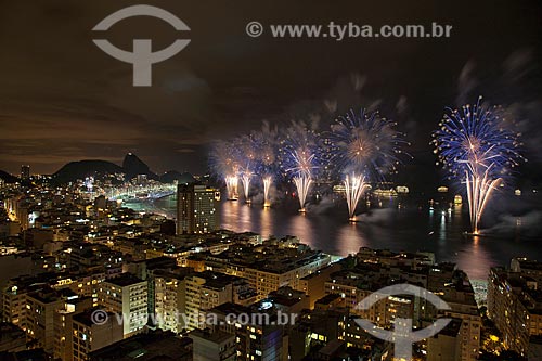  Queima de fogos na praia de Copacabana, durante o reveillon  - Rio de Janeiro - Rio de Janeiro - Brasil