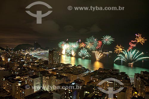  Queima de fogos na praia de Copacabana, durante o reveillon  - Rio de Janeiro - Rio de Janeiro - Brasil