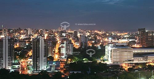  Assunto: Vista aérea da cidade de Manaus à noite / Local: Manaus - Amazonas (AM) - Brasil / Data: 10/2010 