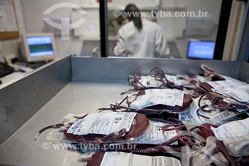  Assunto: Bolsas de sangue na geladeira do setor de expedição do  HemoRio (Terapia do sangue)  / Local:  Rua Frei Caneca - Rio de Janeiro - RJ  / Data: 29/09/2010 