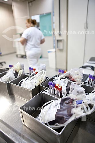  Assunto: Bolsas e tubos de sangue. Amostras prontas para serem encaminhadas para o laboratório  de sorologia -  HemoRio  / Local:  Rua Frei Caneca - Rio de Janeiro - RJ  / Data: 29/09/2010 