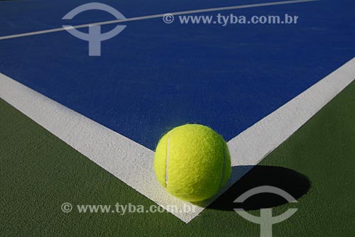  Assunto: Bola de tênis em quadra de tênis sintética  / Local:  Rio de Janeiro - RJ - Brasil  / Data: 02/2006 