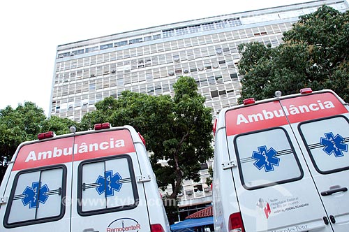  Assunto: Fachada do Hospital Federal do Andaraí com ambulâncias  / Local:  Andaraí - Rio de Janeiro - RJ / Data: 10/2010 
