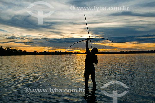  Assunto: Pesca com arco e flecha - Adeia Kalapalo - Parque Indígena do Xingu  / Local:  Querência - Mato Grosso - MT  / Data: 07/2009 