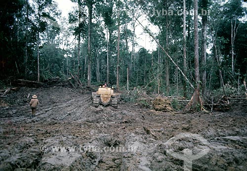  Assunto: Fotos históricas - Construção da Rodovia Transamazônica (BR-230)  / Local:  Amazonas - AM - Brasil  / Data: Década de 70 