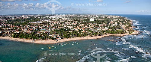  Assunto: Vista aérea da praia do farol, com os bairros de Piatã e Itapuã ao fundo  / Local:  Salvador - Bahia - BA  / Data: 01/2011 