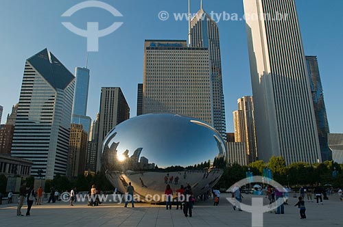  Assunto: Vista geral da cidade de Chicago com a escultura Cloud Gate  / Local:  Chicago - Estados Unidos da América - EUA  / Data: 09/2009 