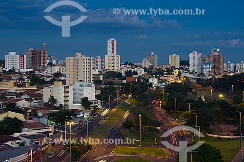  Assunto: Vista panorâmica da cidade de Bauru à noite - Parque Vitória Régia  / Local:  Bauru - SP  / Data: 04/2010 