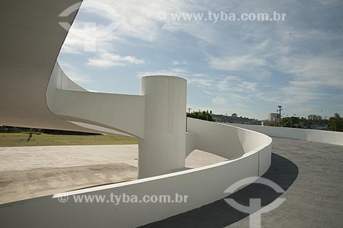  Assunto: Rampa de acesso à sede da Fundação Oscar Niemeyer no Caminho Niemeyer - Projeto de Oscar Niemeyer  / Local:  Niterói - Rio de Janeiro - RJ  / Data: 02/2007 