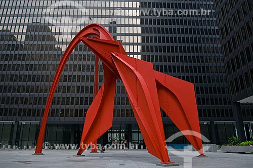  Assunto: Escultura Flamingo de Alexander Calder na Chicago`s Federal Plaza  / Local:  Chicago - Illinois - Estados Unidos da América - EUA  / Data: 09/2009 