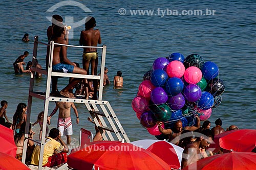  Assunto: Guarda-sóis e banhistas na Praia do Arpoador  / Local:  Ipanema - Rio de Janeiro - RJ  / Data: 01/ 2011 