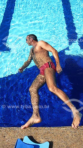  Assunto: Homem nadando no clube Caiçaras / Local: Rio de Janeiro - RJ - Brasil  / Data: 10/2009 