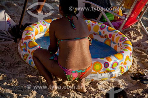  Assunto: Banhistas na praia do Arpoador  / Local: Rio de Janeiro - RJ - Brasil / Data: Fevereiro 2011 