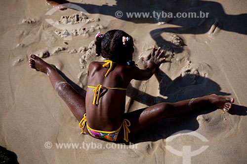  Assunto: Criança brincando na praia do Arpoador  / Local: Rio de Janeiro - RJ - Brasil  / Data: Fevereiro 2011 