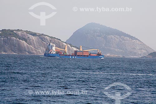  Assunto: Navio cargueiro passando pelas Ilhas Cagarras em frente à Ipanema / Local: Rio de Janeiro - RJ - Brasil  / Data: 02/2011 