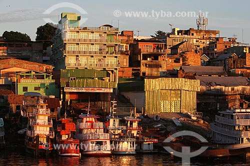  Assunto: Barcos ancorados na beira do rio / Local: Educandos - Manaus - Amazônia - AM - Brasil / Data: 03/2011 