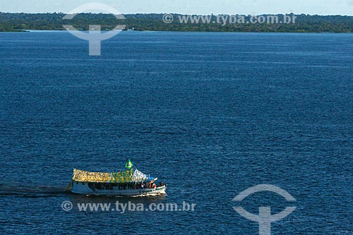 Assunto: Barco navegando pelo Rio Negro  / Local: Manaus - Amazonas (AM) - Brasil  / Data: 06/2010 