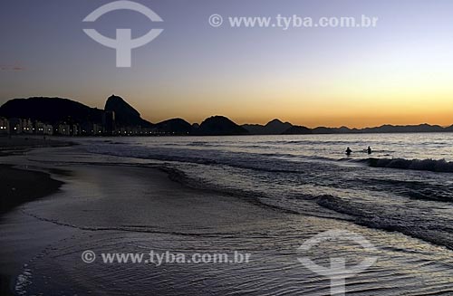  Assunto: Praia de Copacabana ao fundo Pão de Açúcar / Local: Rio de Janeiro  (RJ) -  Brasil  / Data: 04/2007 