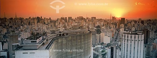  Assunto: Vista panorâmica da Avenida Paulista a partir do Edifício Itália - Rua da Consolaçao / Data:2004  