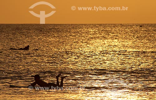  Assunto: Surfistas na praia Grande  / Local: Arraial do Cabo - Rio de Janeiro - RJ - Brasil / Data: 03/2011 