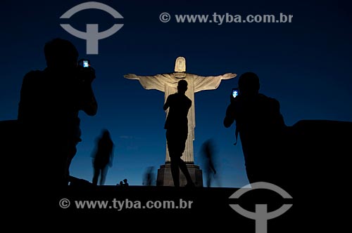  Assunto:  Turistas visitando o Cristo Redentor ao entardecer / Local: Rio de Janeiro  -  Rio de Janeiro  -  Brasil / Data: Fevereiro de 2010 