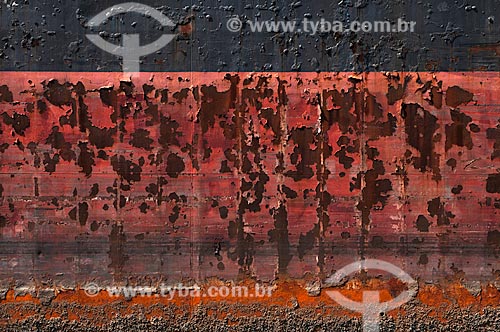  Assunto: Detalhe do casco enferrujado deum velho navio que apodrece na Ilha da Conceição, em Niteroi. / Local: Niterói -   Rio de Janeiro (RJ)  -  Brasil  / Data: 02/2011 