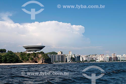  Assunto: MAC - Museu de Arte Contemporânea ( Projeto de Oscar Niemeyer ) , construído entre 1991e 1996 no Mirante Boa Viagem sobre a Baía de Guanabara em Niterói / Local: Niterói -   Rio de Janeiro (RJ)  -  Brasil  / Data: 02/2011 