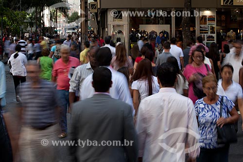  Assunto: Pessoas andando no centro da cidade / Local: Rio de Janeiro (RJ) - Brasil / Data: 03/2011 