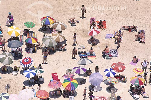  Assunto: Banhistas na praia de Copacabana / Local: Rio de Janeiro (RJ) - Brasil / Data: Década de 90 