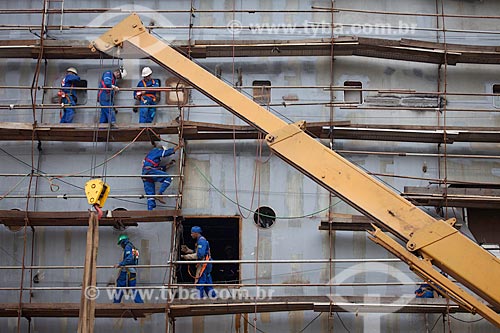  Assunto: Operários fazendo reparos em navio no Estaleiro STX - Ilha da Conceição / Local: Niterói - Rio de Janeiro (RJ)  / Data: 05/2010 