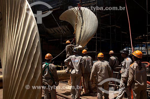  Assunto: Operários trabalhando na instalação de turbinas no Estaleiro Mauá / Local: Niterói - Rio de Janeiro (RJ) - Brasil  / Data: 10/2010 