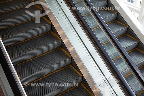  Assunto: Escadas rolantes em shopping / Local: Rio de Janeiro (RJ) - Brasil / Data: 03/2011 