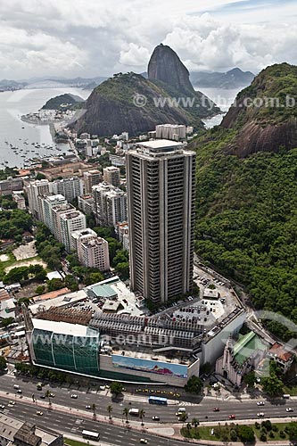  Assunto: Vista aérea da Torre Rio Sul com Pão de Açúcar ao fundo e ao lado Morro da Babilônia / Local: Botafogo - Rio de Janeiro (RJ) - Brasil / Data: 03/2011 