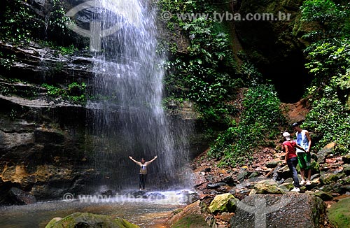  Assunto: Pessoa tomando banho na cachoeira Escorrega Macaco na Serra do Lajeado no distrito de Taquaruçu / Local: Palmas - Tocantins (TO) - Brasil / Data: 02/2011 