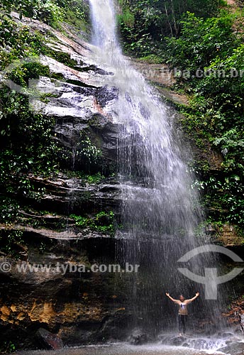  Assunto: Pessoa tomando banho na cachoeira Escorrega Macaco na Serra do Lajeado no distrito de Taquaruçu / Local: Palmas - Tocantins (TO) - Brasil / Data: 02/2011 