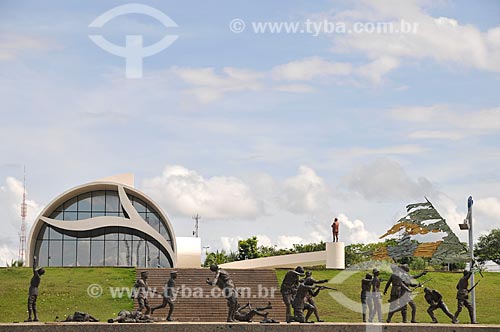  Assunto: Monumento aos 18 (dezoito) do Forte e ao fundo o Memorial Coluna Prestes  / Local: Palmas - Tocantins (TO) - Brasil / Data: 02/2011 