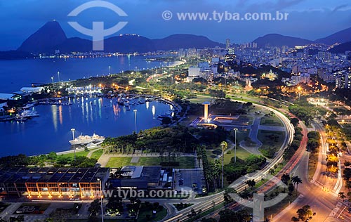  Assunto: Vista aérea do Aterro do Flamengo com iluminação noturna / Local: Rio de Janeiro  ( RJ )   -  Brasil  / Data: outubro de 2008 