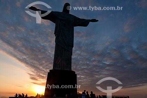 Assunto: Turistas visitando o Cristo Redentor ao entardecer / Local: Rio de Janeiro   -   Rio de Janeiro   -   Brasil / Data: 10/2010 