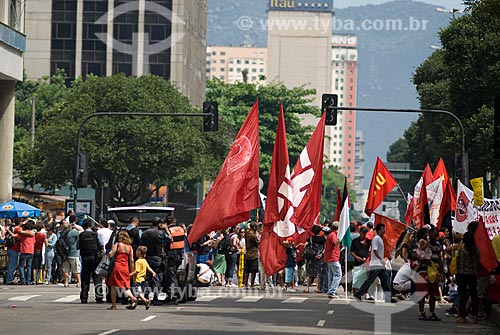  Assunto: Manifestação politica na Avenida Presidente Vargas no dia do desfile de Sete de Setembro  / Local: Centro - Rio de Janeiro (RJ) - Brasil  / Data: 09/2009 