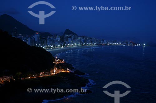  Assunto: Vista do Hotel Sheraton para as praias do Leblon e Ipanema com parte da Avenida Niemeyer a noite / Local: Rio de Janeiro (RJ) - Brasil / Data: 04/2011 