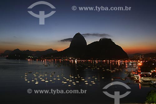  Assunto: Pão de Açúcar ao crepúsculo / Local: Botafogo - Rio de Janeiro (RJ) - Brasil  / Data: 03/2011 