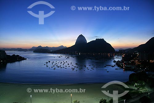  Assunto: Pão de Açúcar ao crepúsculo / Local: Botafogo - Rio de Janeiro (RJ) - Brasil  / Data: 03/2011 